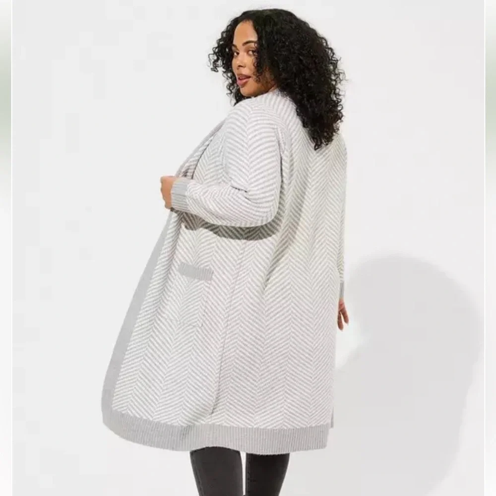 Torrid Gray & white Chevron pockets Long open front  duster 1 (14) cardigan